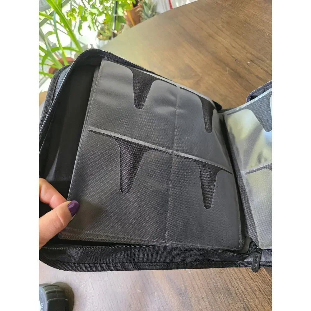 Vintage CD/DVD Nylon carrying case holder with‎ strap-holds 32 CD's